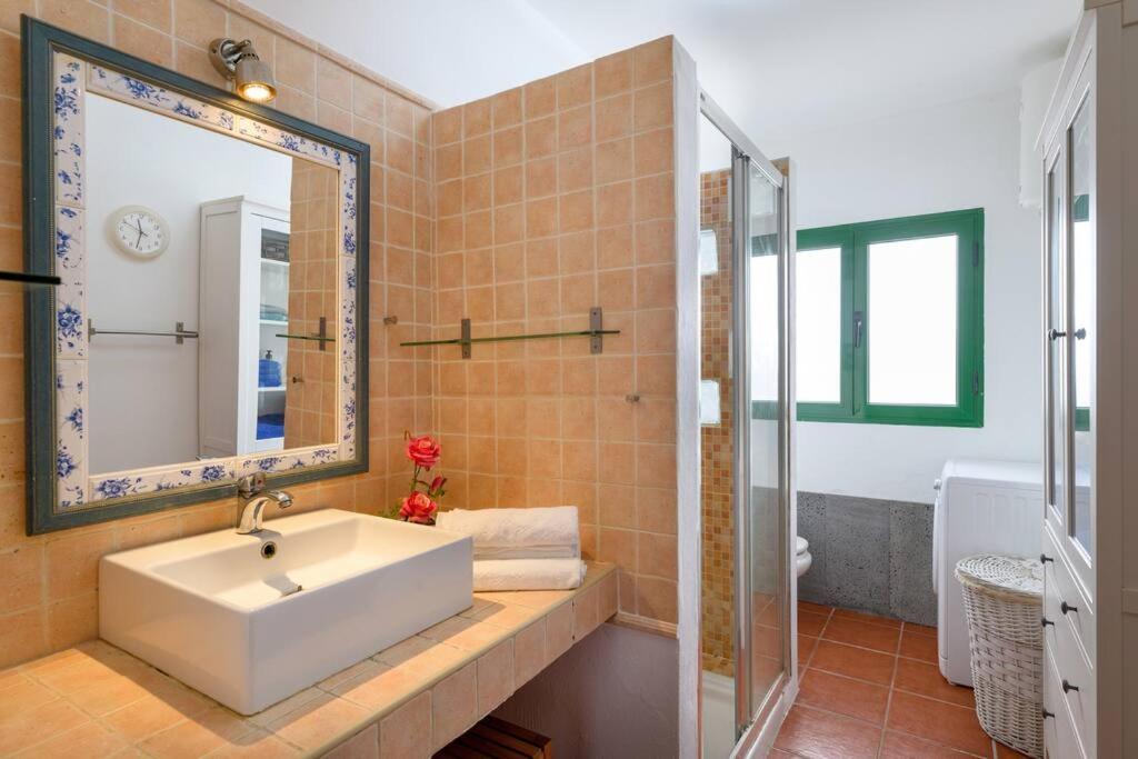 Hermosa Casa Vacacional, Muy Cerca A La Playa. Guatiza Bagian luar foto